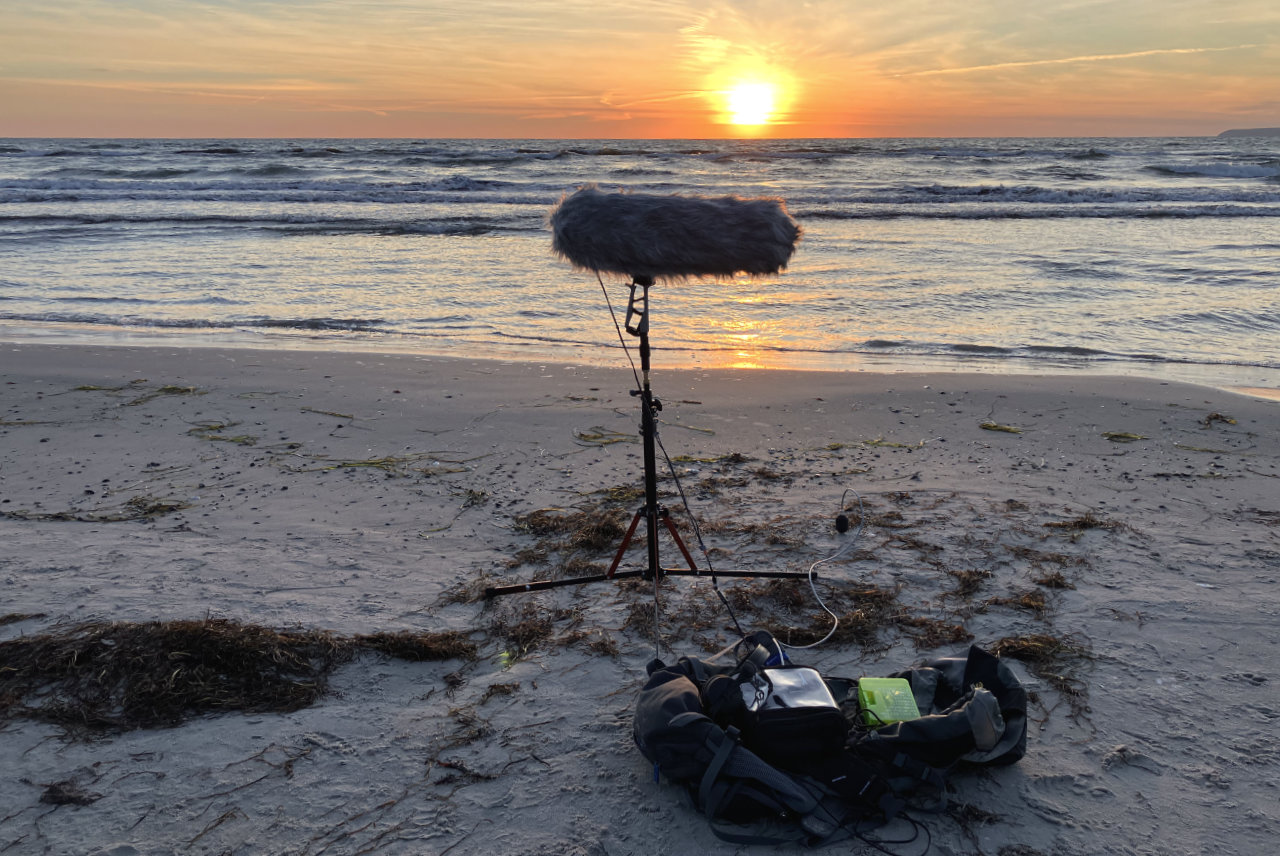 Mikrofon Aufbau in einem Blimp vor dem Sonnenaufgang auf Rügen